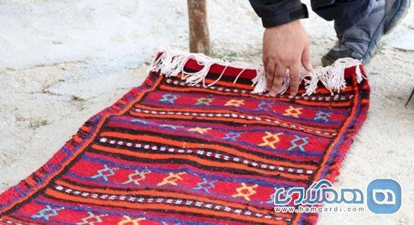 پلاس بافی یکی از صنایع دستی سنتی و زیبای خراسان شمالی است