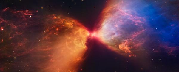 تلسکوپ فضایی جیمز وب از یک ستاره تازه متولد شده عکس گرفته که زندگی اش را در میانه یک ساعت شنی غبارآلود شروع نموده!
