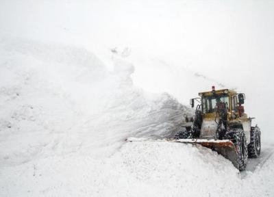 ارتفاع برف در بعضی منطقه ها سنقر به یک متر رسید، راه 190 روستا مسدود است